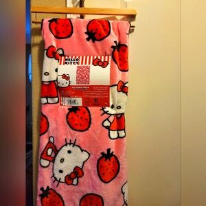 Hello Kitty- Very Berry Blanket